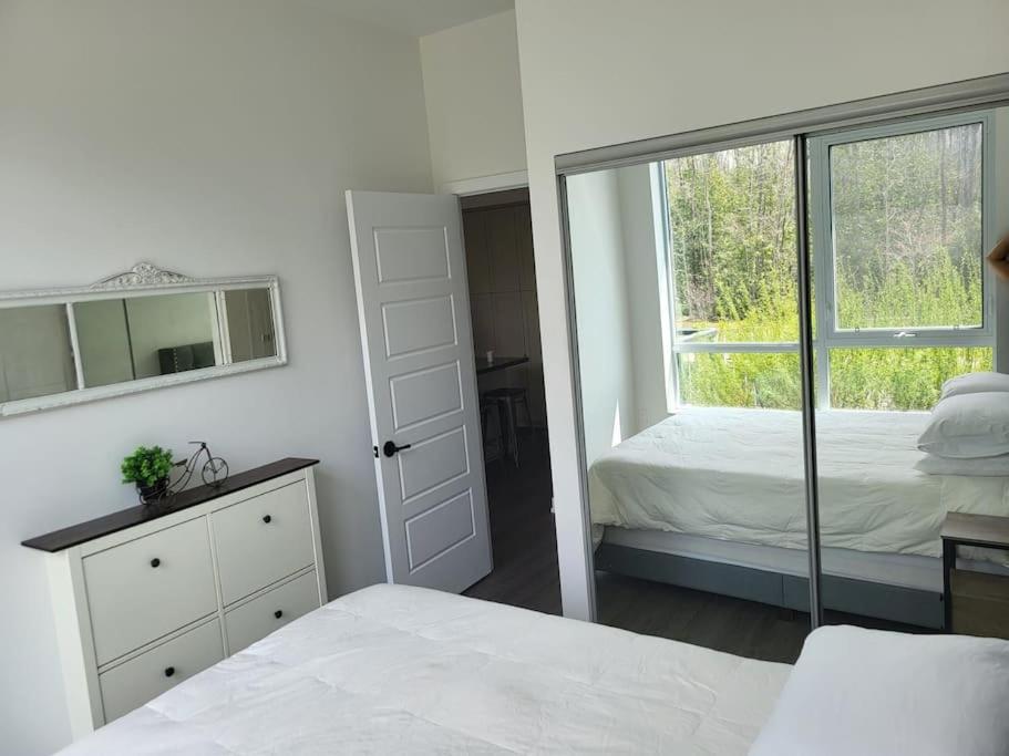Cozy South View Suite Overlooking The Nature Trail Innisfil Экстерьер фото